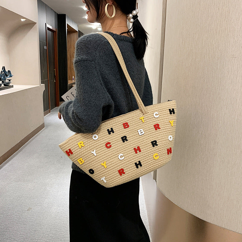 New Tide Woven Messenger Bag
