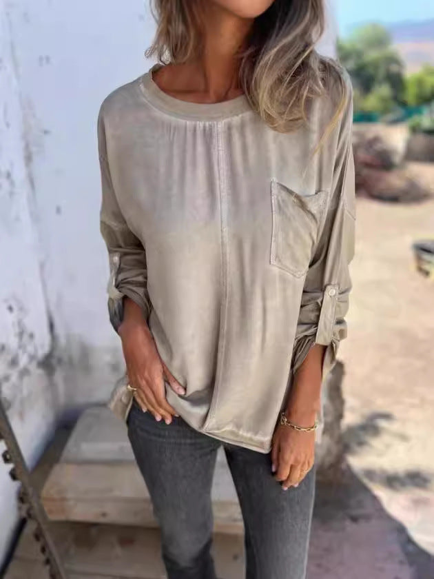 Løs T-shirt med rund hals og lomme til kvinder