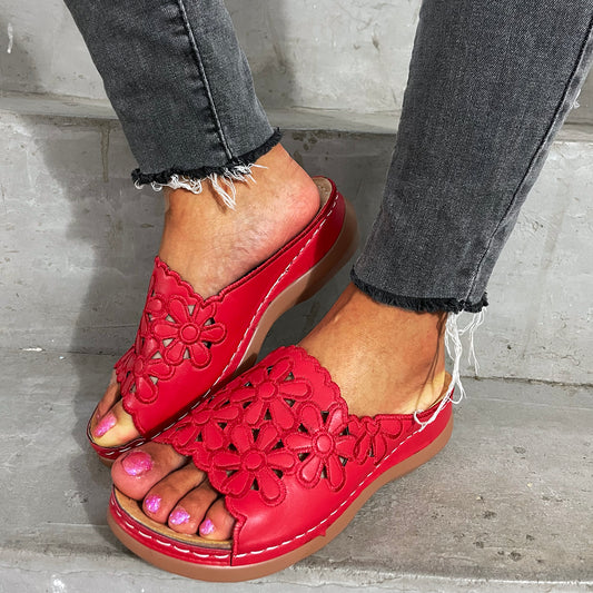 Wide Bottom Breathable Carved Fish Mouth Shoes