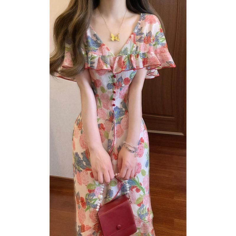 Ruffled Cape-collar Floral Dress With A Cinched Waist Exuding An Elegant Aura