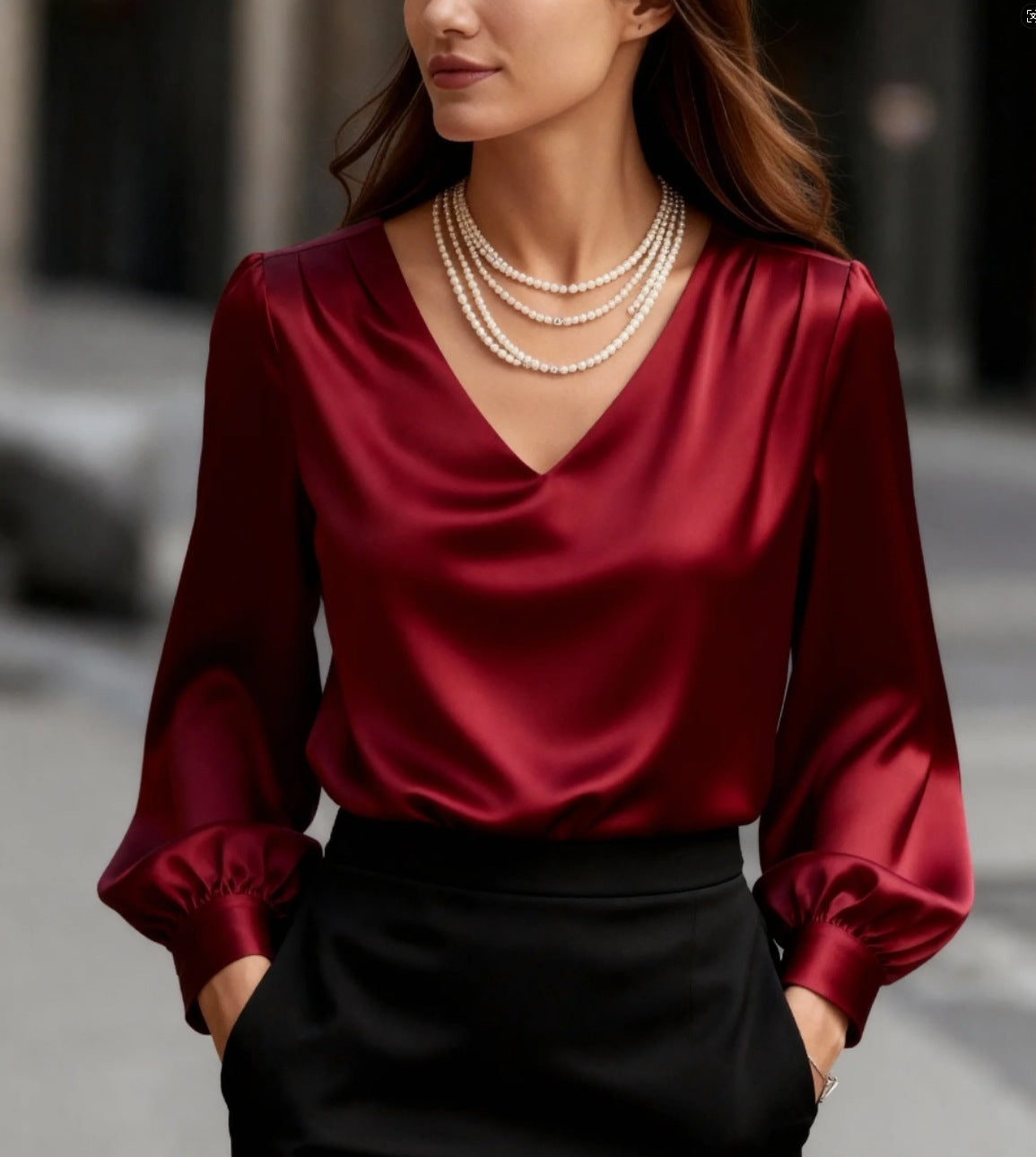 Fransk-inspireret elegant og sofistikeret satinbluse med lange ærmer, pufærmer og V-hals