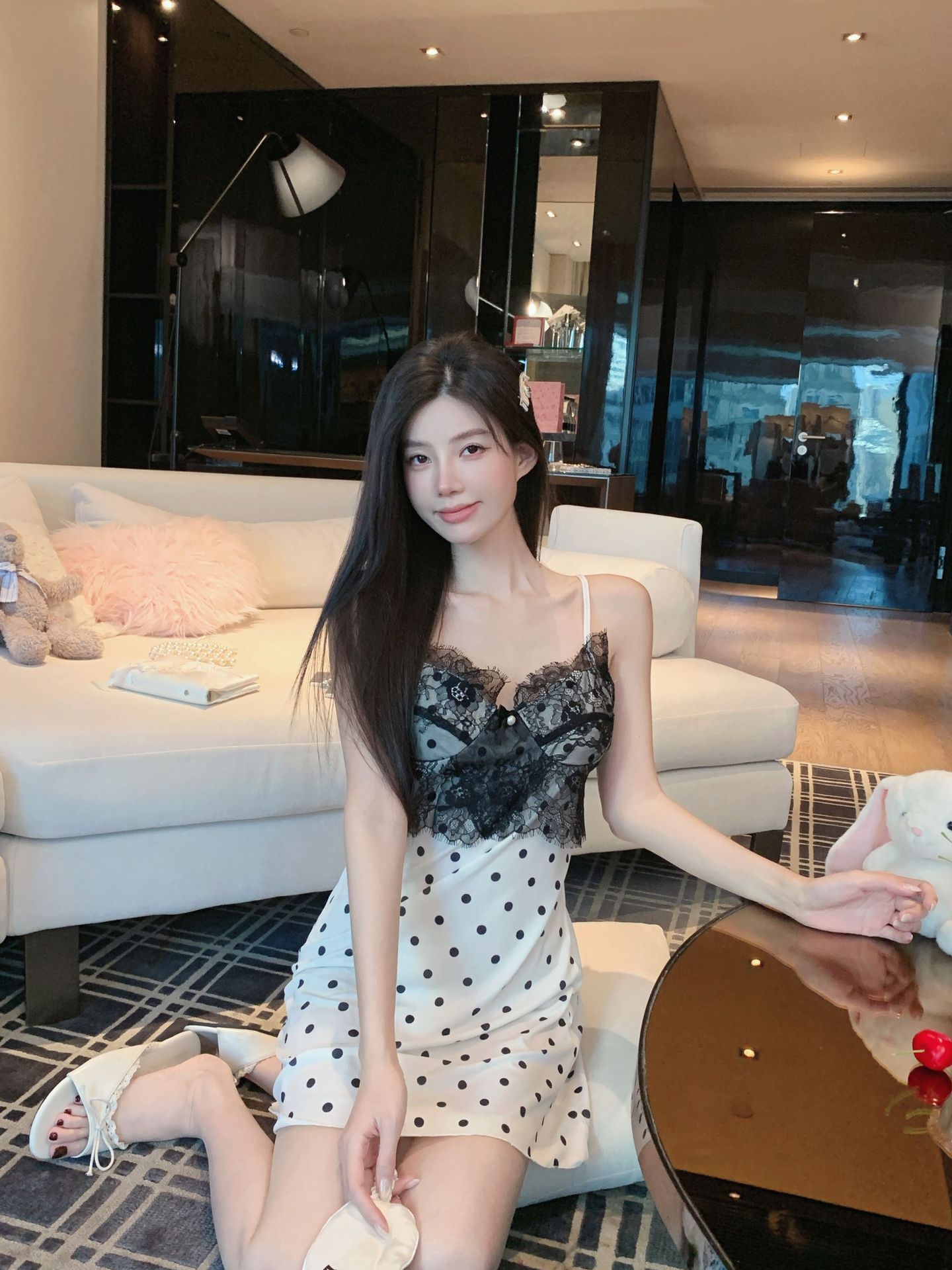 V-neck Lace Beautiful Back Ice Silk Soft And Alluring High-End Nightgown