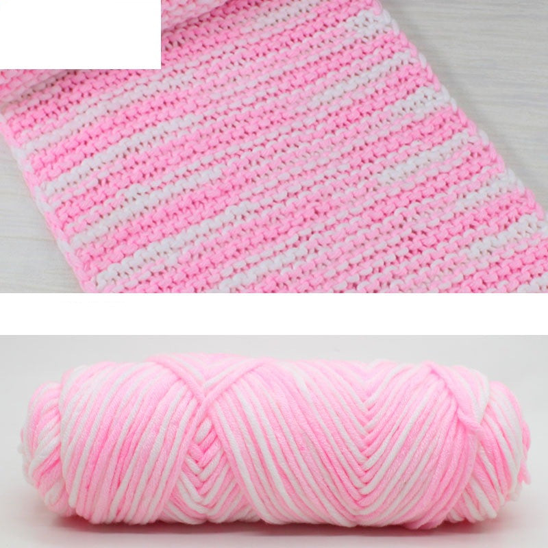 Hand-knitted scarf line