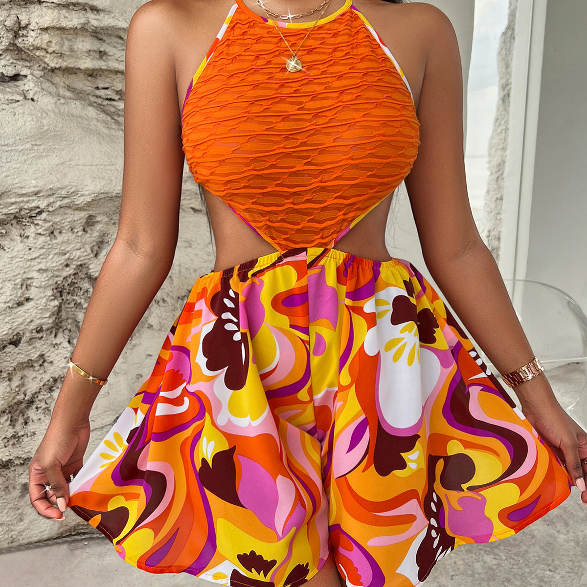 Halter Jumpsuit til kvinder med print, udskæringer og lyse farver