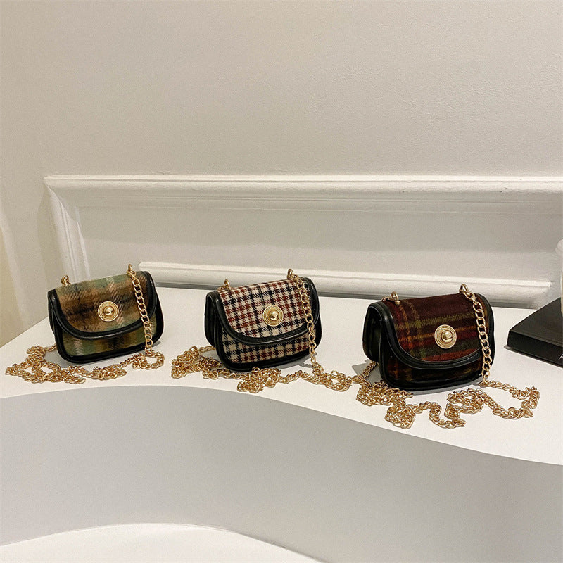 Plaid Retro Contrast Color Woolen Women's Shoulder Bag