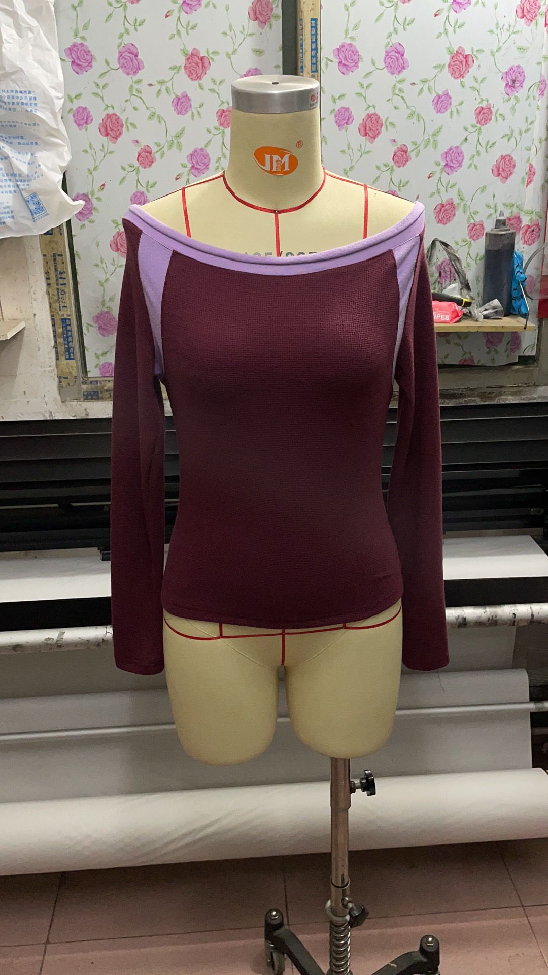 Autumn And Winter New Line Neck Contrast Long Sleeve T-Shirt