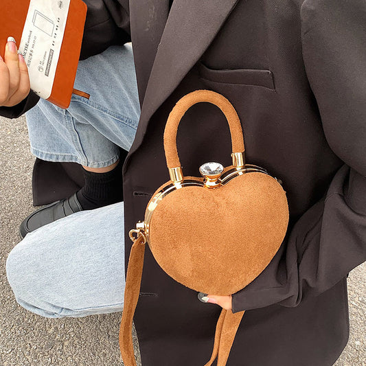 Retro Simple Inside Personality Heart-shaped Portable Messenger Bag