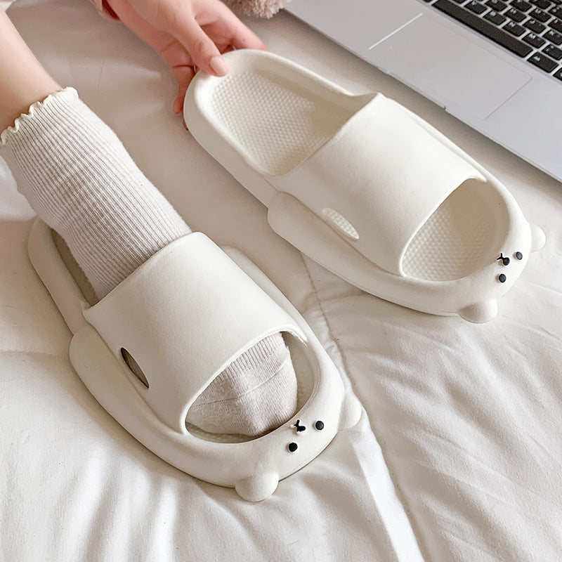 Wearing Thick-soled Sandals And Slippers At Home And Indoors In Summer