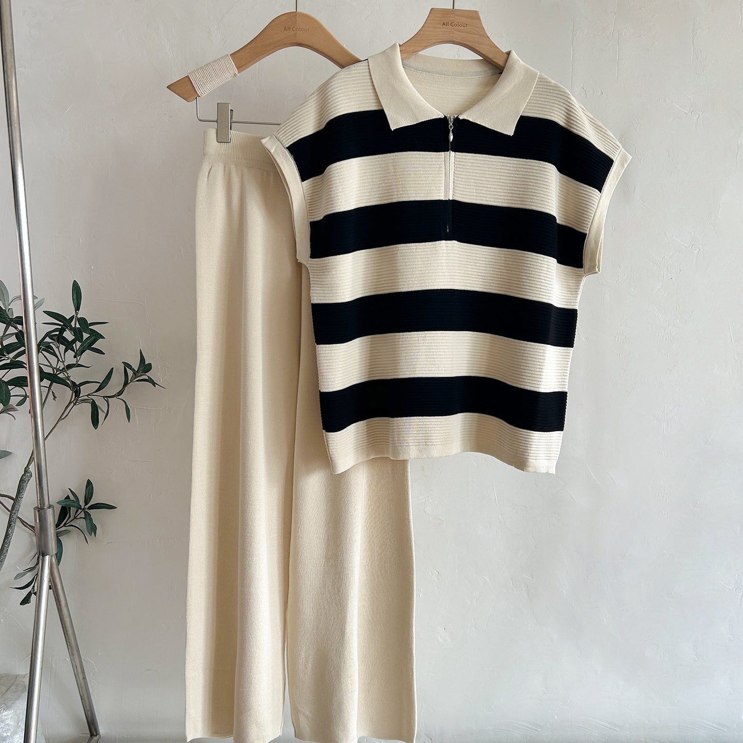 Half-Chain-Link Pattern Knitted Sleeveless Top And Wide-Leg Pants Set