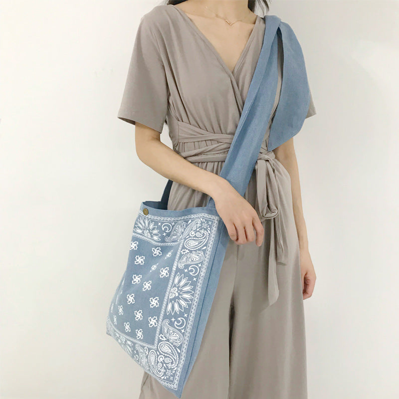 Fashionable Messenger Bag With Adjustable Shoulder Strap