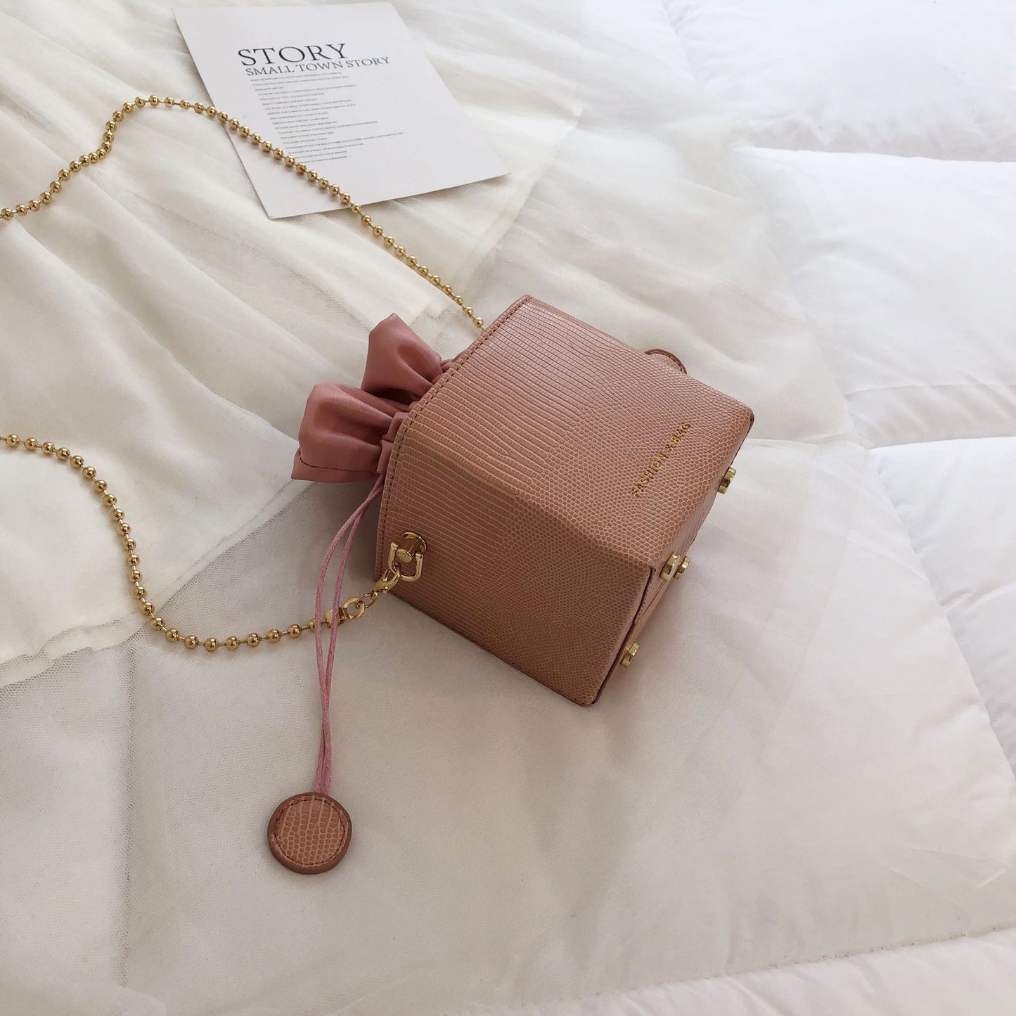 Chain drawstring crossbody bag