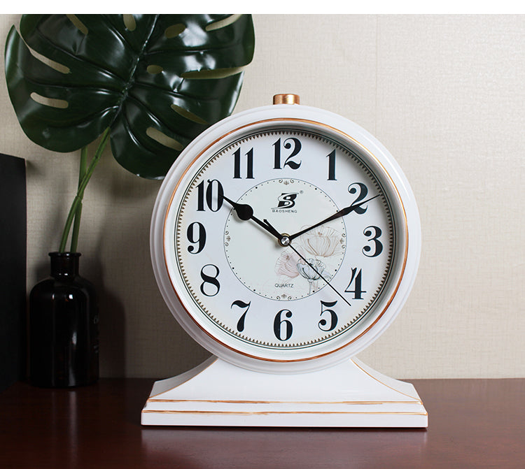 Classic  Simple Retro Clock