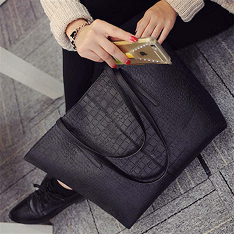 The new spring and summer fashion handbags EuropeShoulder Bag Handbag simple fashion