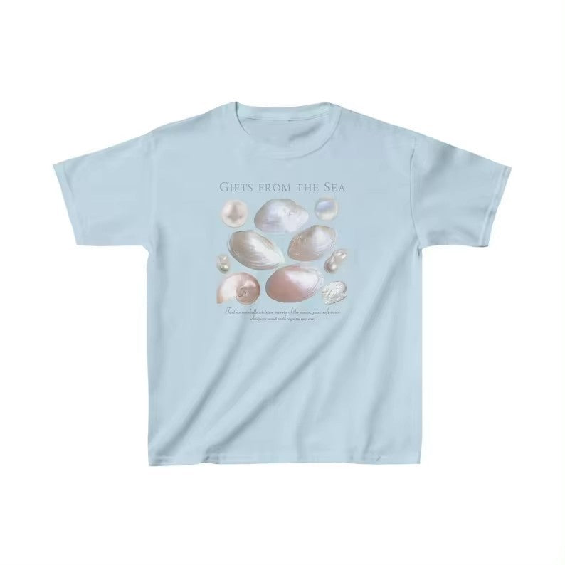 Ny farverig T-shirt-top med perleprint og rund hals