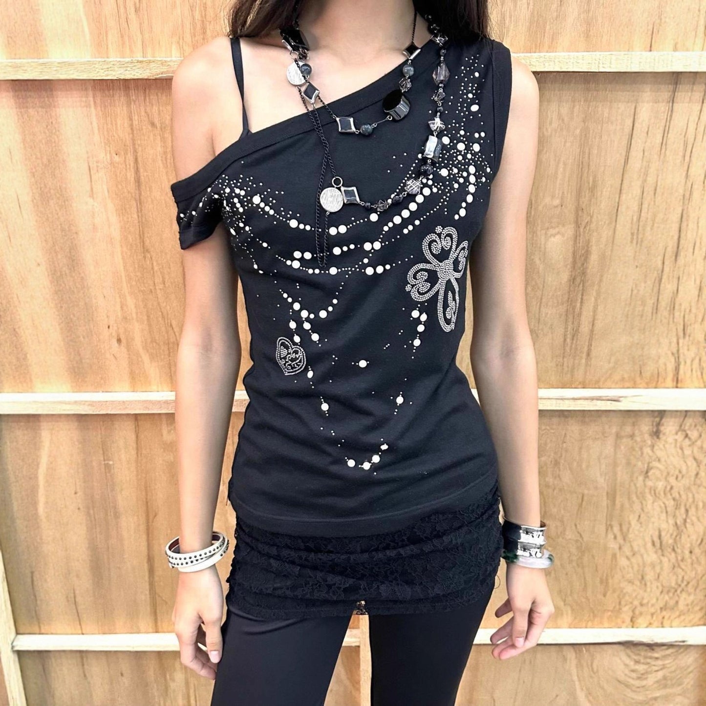 Edgy Tanktop I Street-stil Med Et Dristigt Print