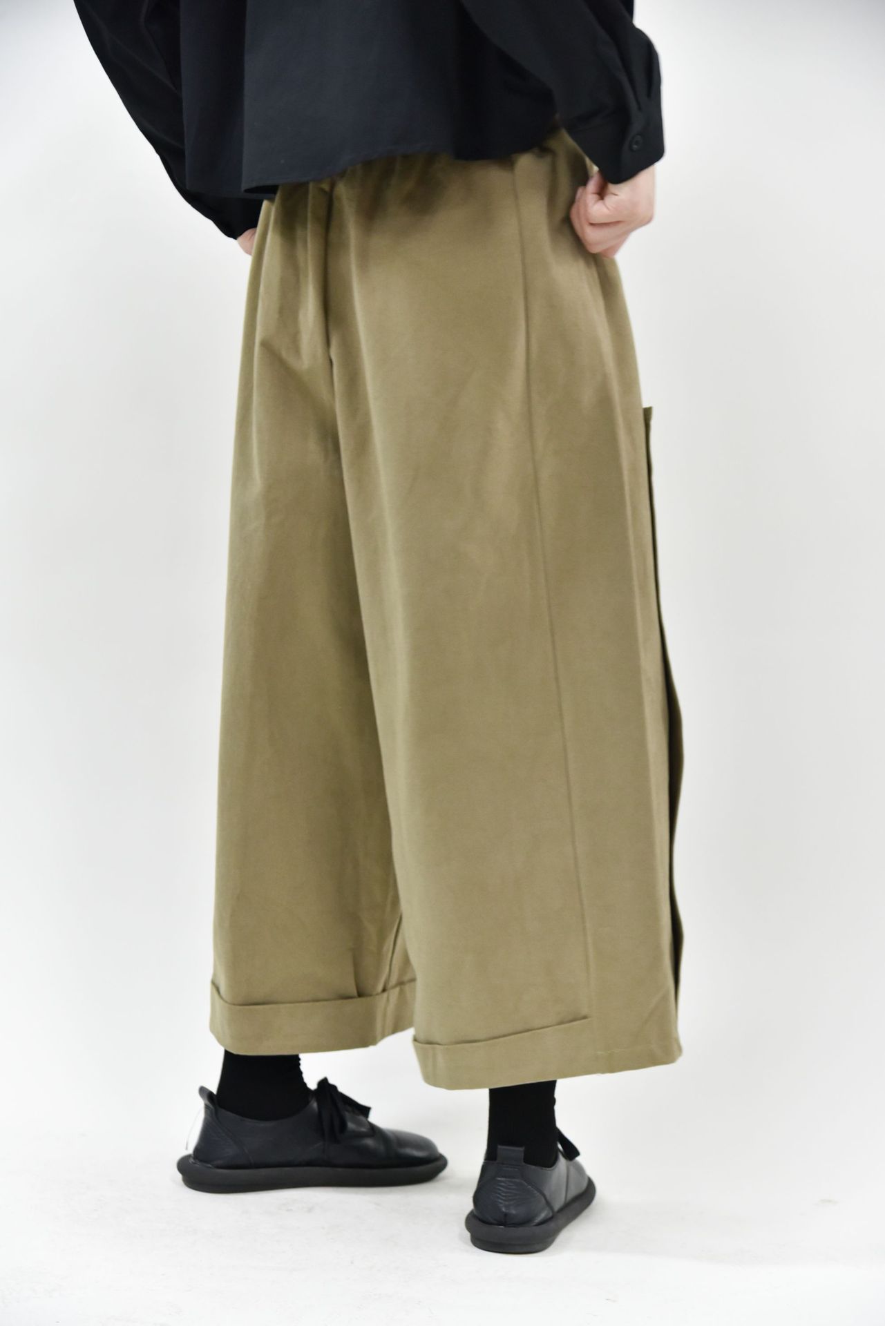Women's Half-rolled Leg Simple Side Stripe Design Loose Wide-leg Pants