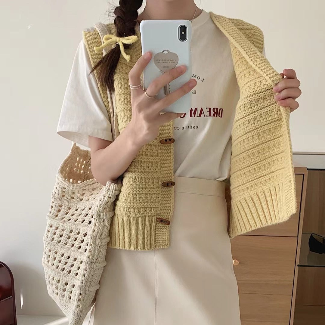 Horn Button Design V-neck Three-dimensional Pattern Cardigan