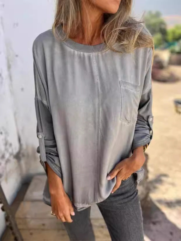 Løs T-shirt med rund hals og lomme til kvinder