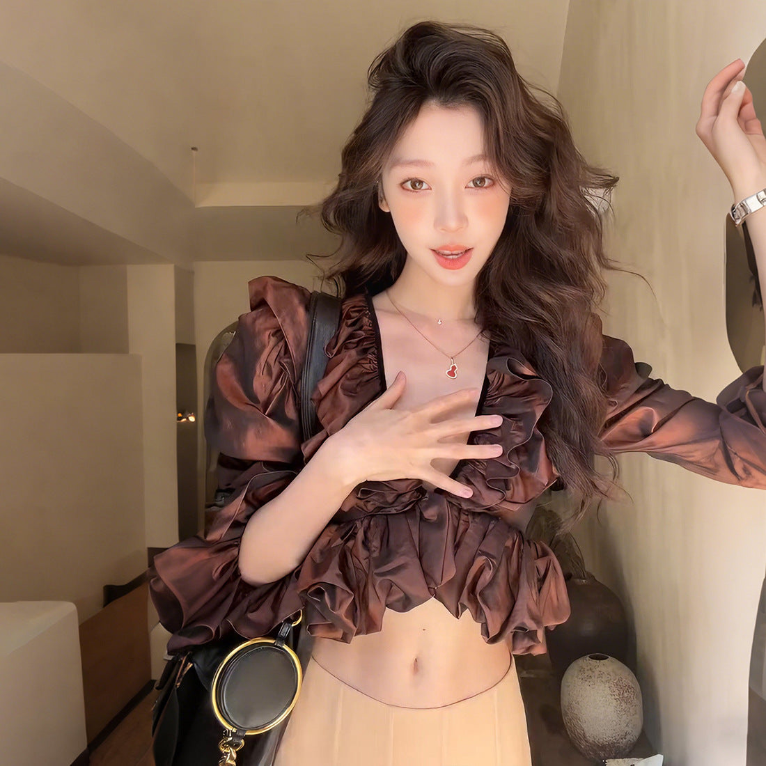 Womens Fashionable Top With A Ruffled Hem