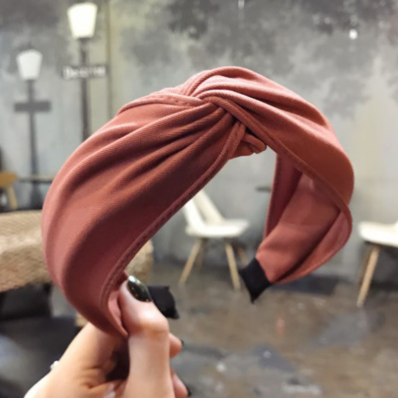Wide-sided cross-knotted headband