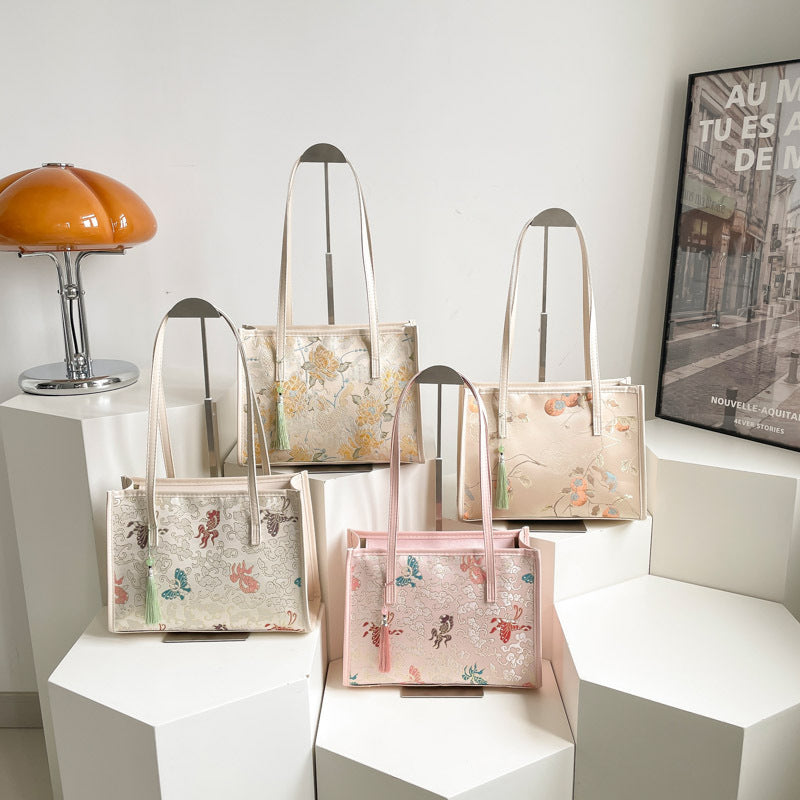 Large-capacity Tote Bag A Versatile Casual Handbag