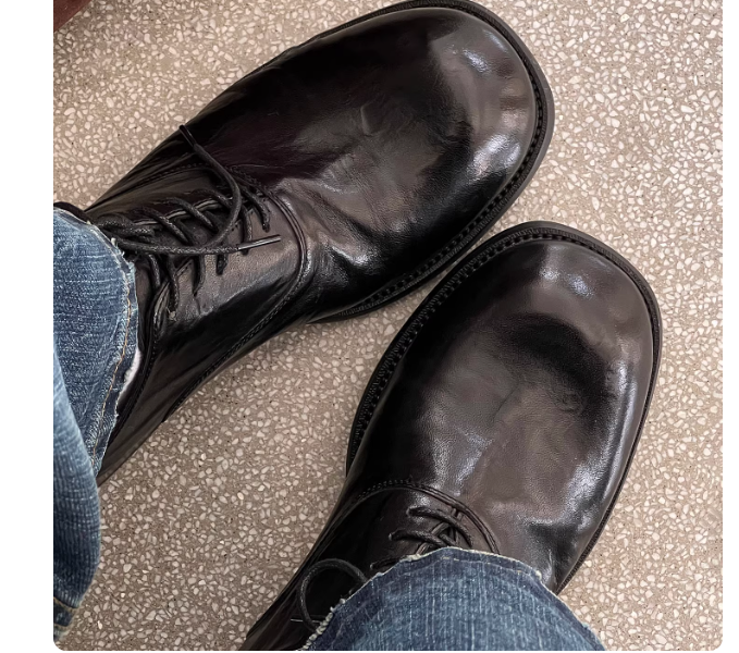 Elegant Leather Commuter Shoes In Smoked Cowhide