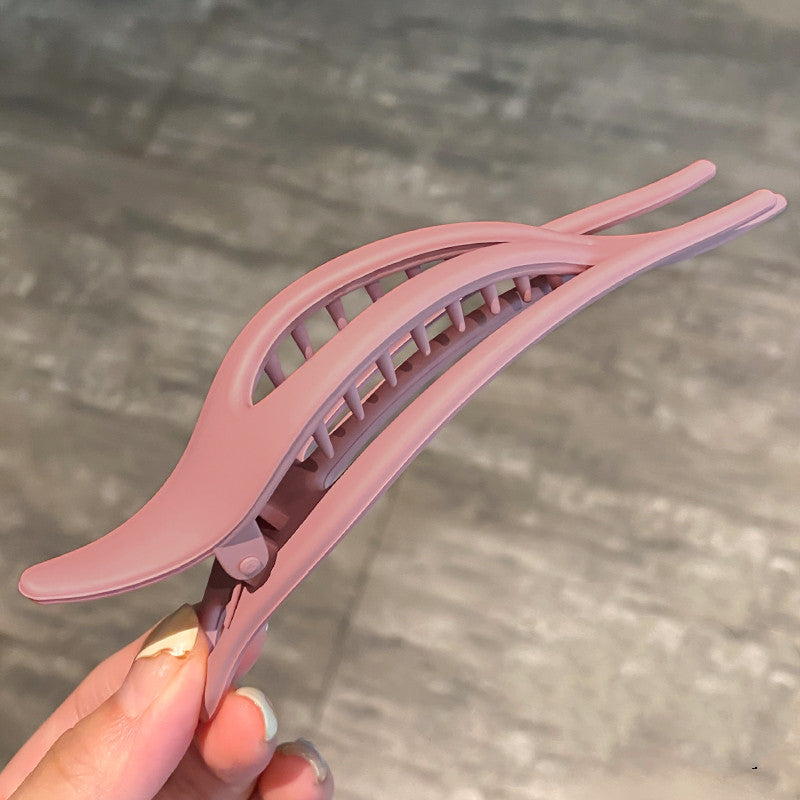 Duckbill Clip With Large Bangs On The Back Of The Head