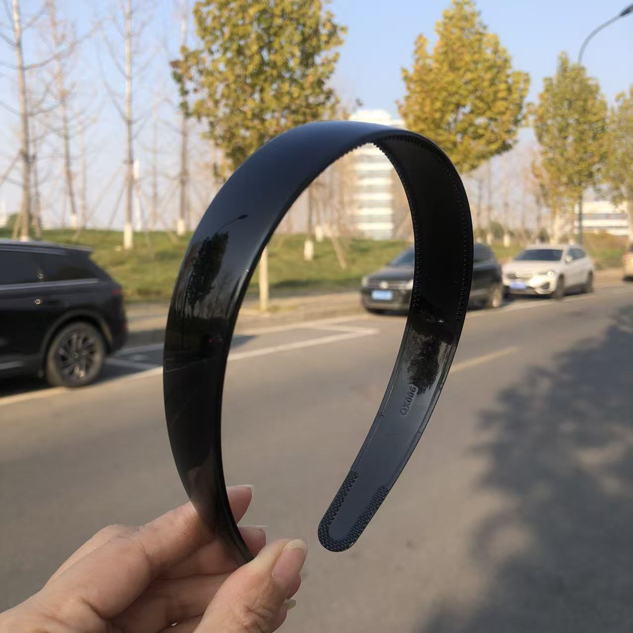 Sleek Black Non-Slip Wavy Toothed Bangs Hairband Invisible Headband For Makeup
