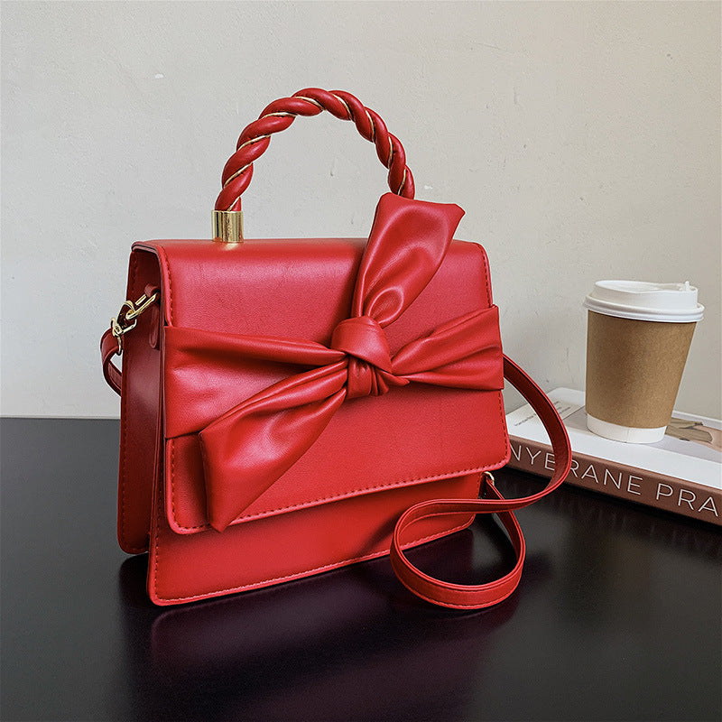 Fransk Skuldertaske / Crossbody Taske med Sommerfugleklips