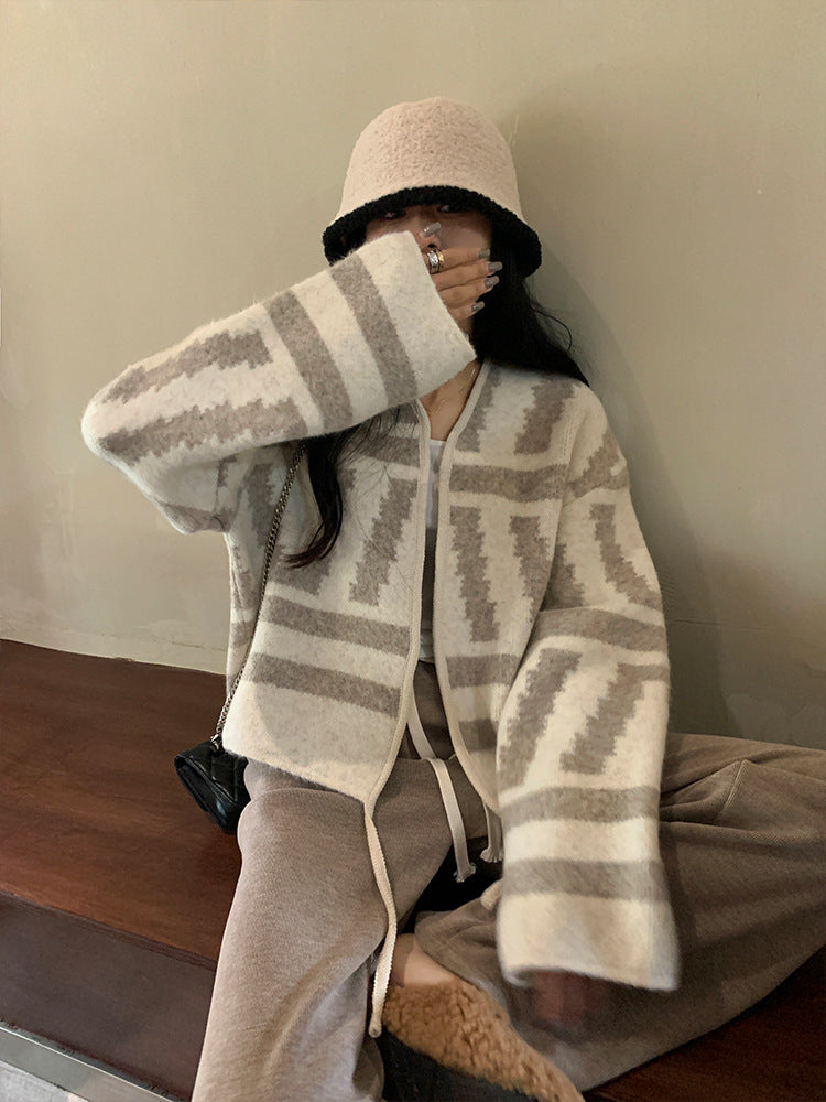 Løs og afslappet moderigtig sweaterjakke