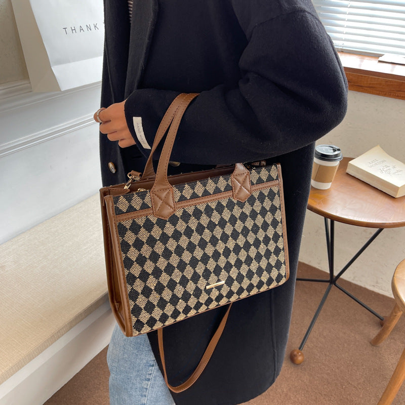 Fashion Textured One-shoulder Messenger Bag