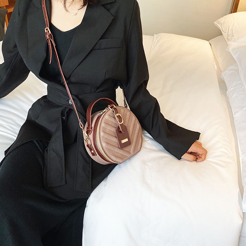 Embroidery thread shoulder bag