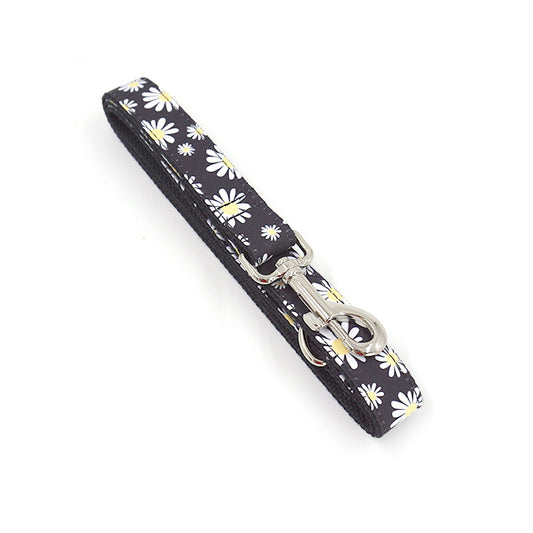 Pets Go Out Towing Rope, And Small Daisy Environmental Protection Printing