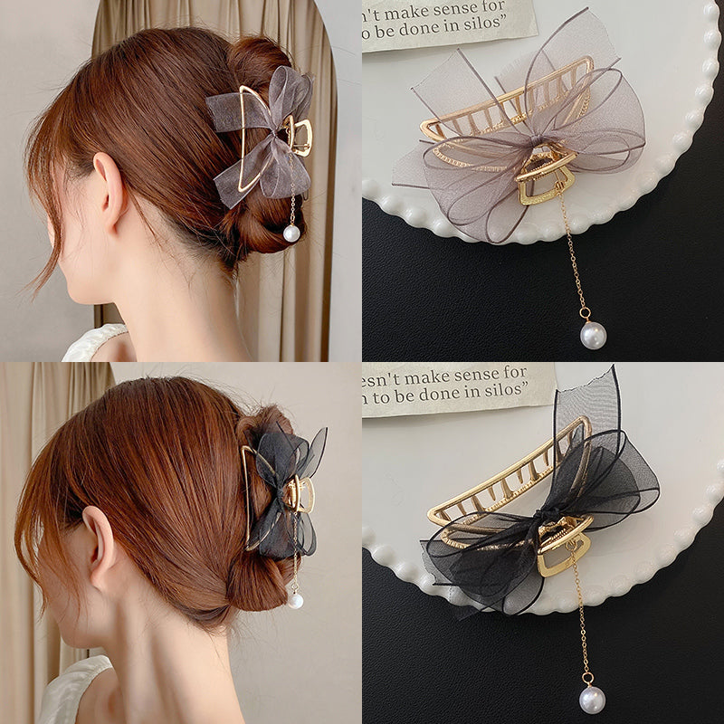 Shark Clip Hair Headdress At The Back Of The Hair Clip
