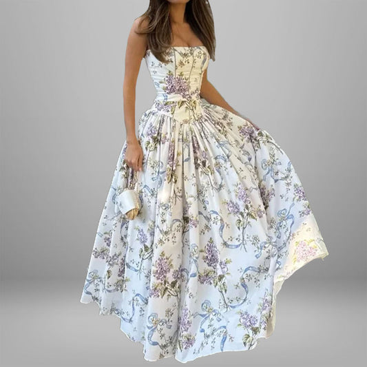 Elegant, flagrende slipkjole med et smart print