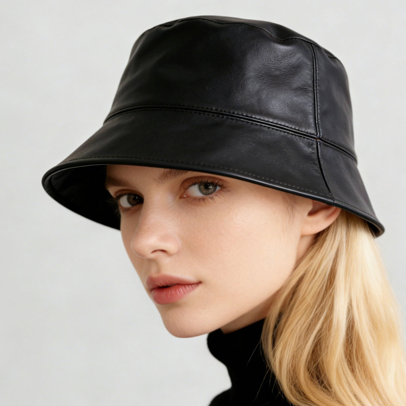 Retro Ensfarvet PU Fiskehat, Klassisk Og Alsidig, Med Flad Top. Velegnet Til Daglig Pendling Og Udendørs Brug.