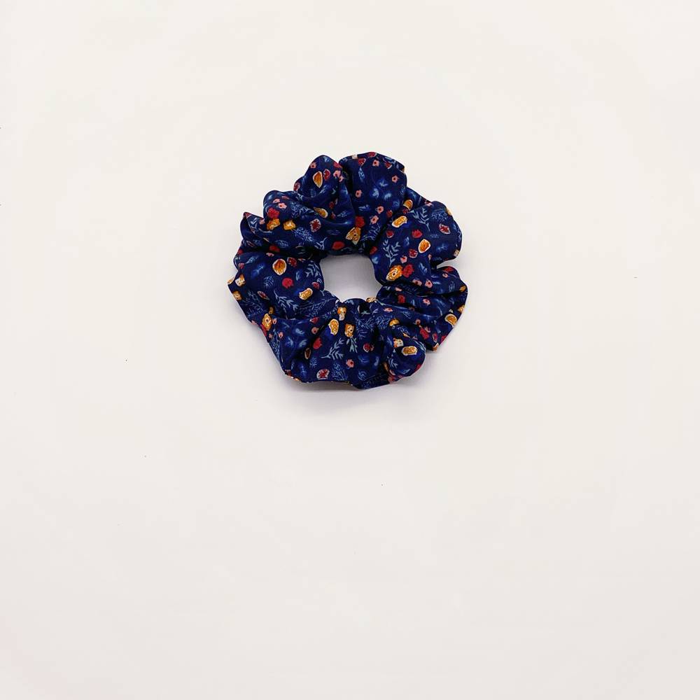 The wind is sweet and retro French floral hairpin