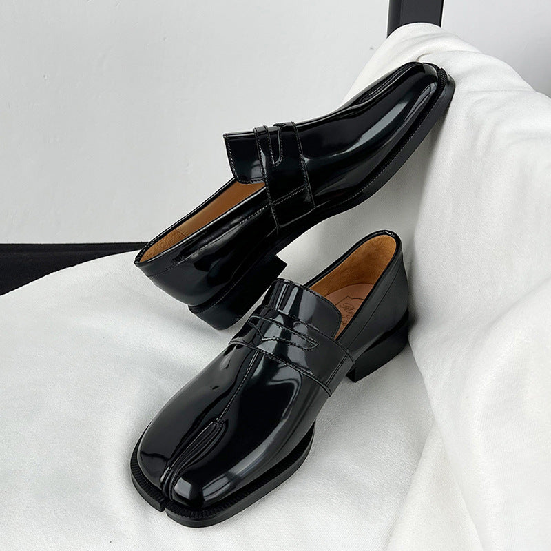 Split Toe Women's Horseshoe Flat Shoes