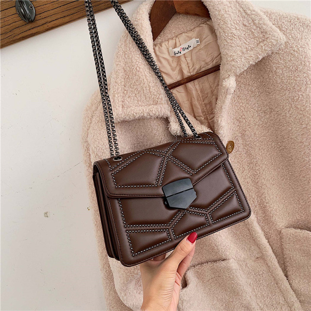 Trendy and versatile rice nail handbag