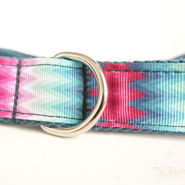 Colored pattern webbing traction belt