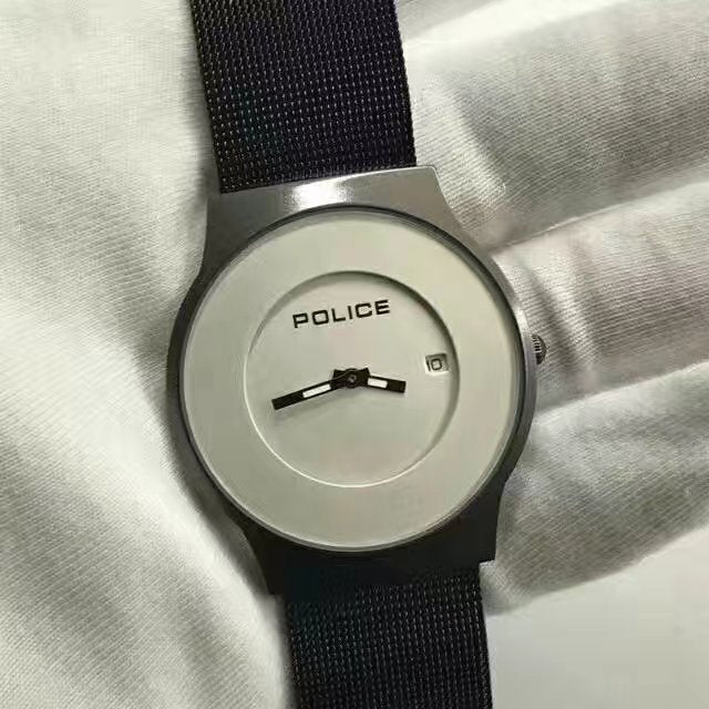 Quartz watch with double safety buckle