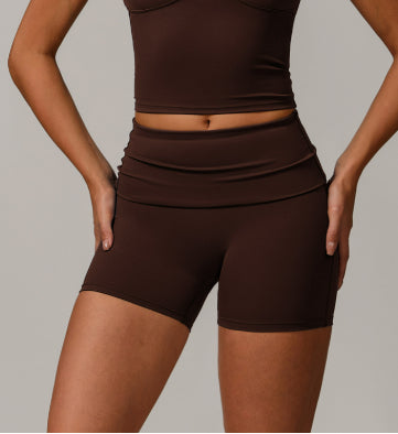 Foldede højtaljede hurtigtørrende yogashorts til kvinder