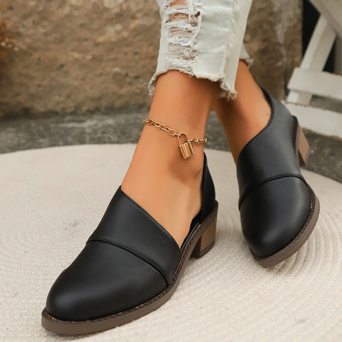 Side Hollow Low Heel Deep Mouth Pointed Toe Shoes