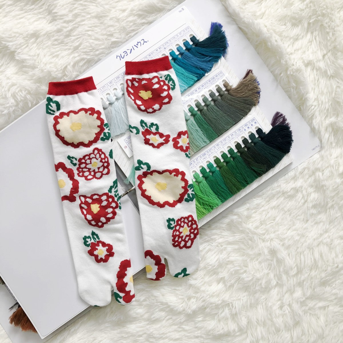 Japanese Sou Style Flower Cat Harajuku Literary Girl Two-toe Socks