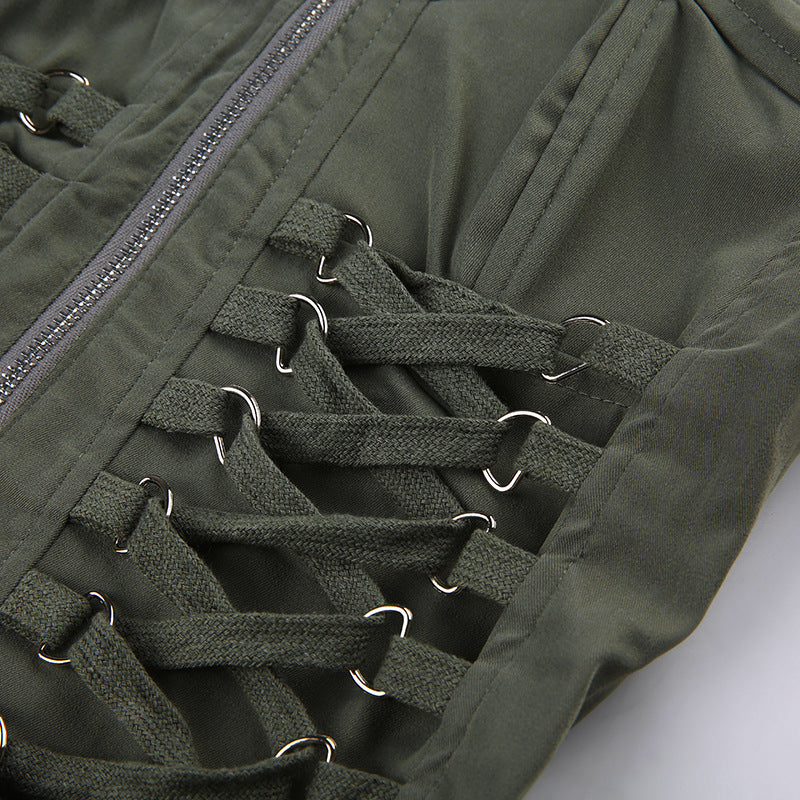 Wearing A Short And Careful Machine Exposed Navel Top