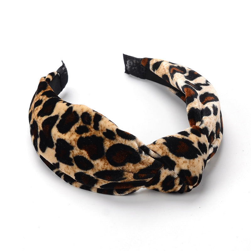 End the hairband in the middle