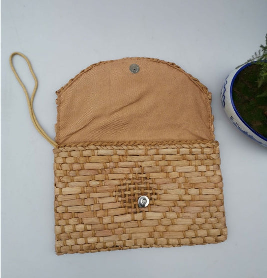Cute diamond corn husk clutch