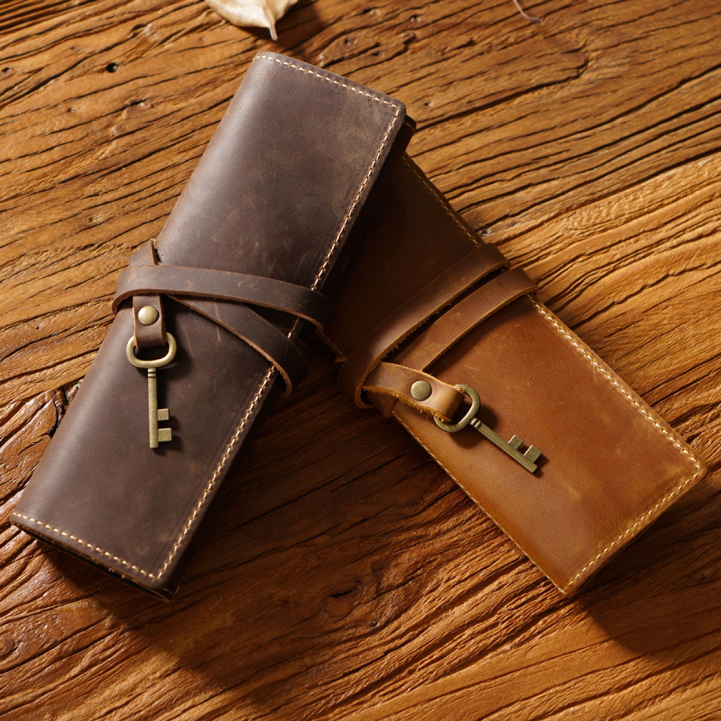 Vintage Cowhide Pen Bag Three Fold Pen Clip Rolling Shutter Stationery