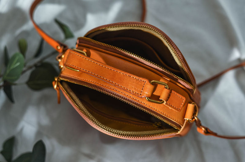 Japansk-inspireret Retro Originalt Design Håndlavet Crossbody-taske i Ægte Læder med Dobbelt Lynlås og Skelet-skin