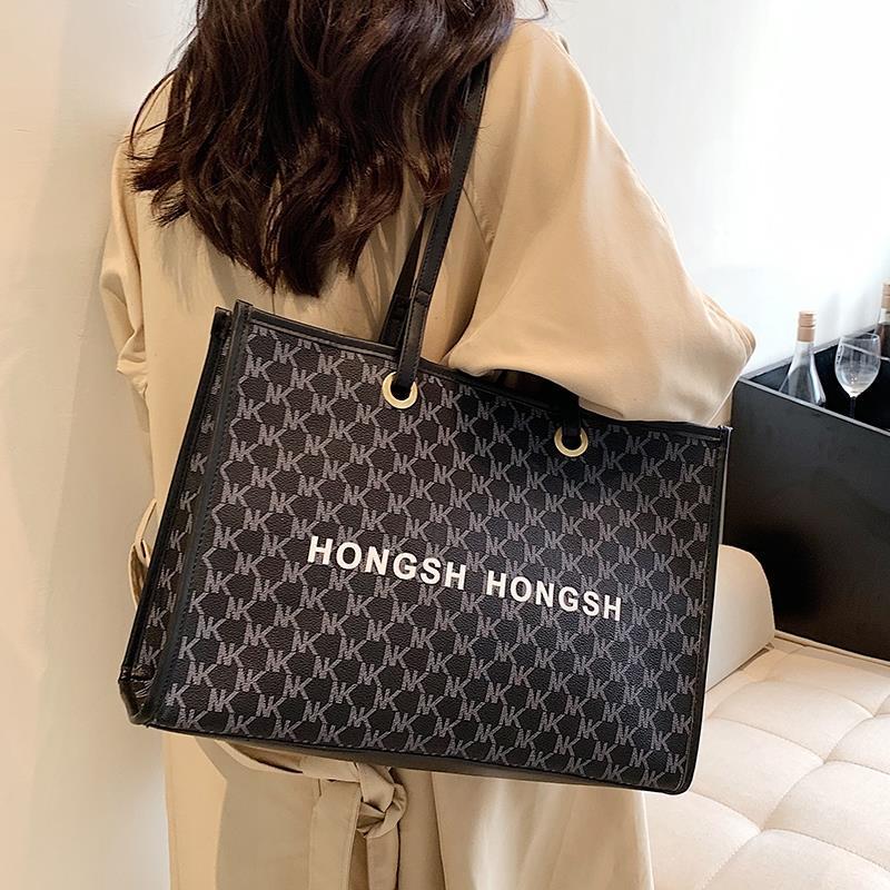Advanced Texture Class Commuter Tote